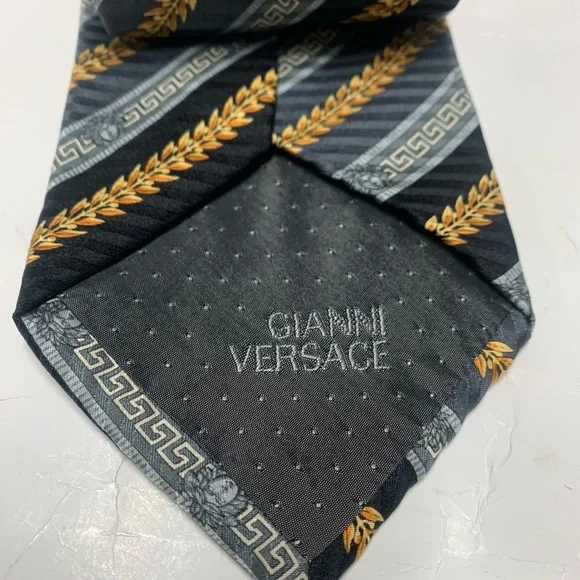 Gianni Versace tie - Picture 2 of 7